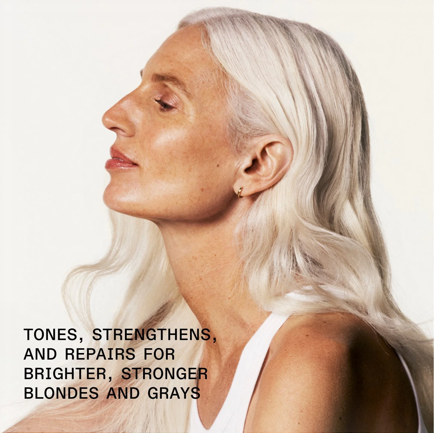 Nº.4P Blonde Enhancer™ Toning Shampoo - Image 3